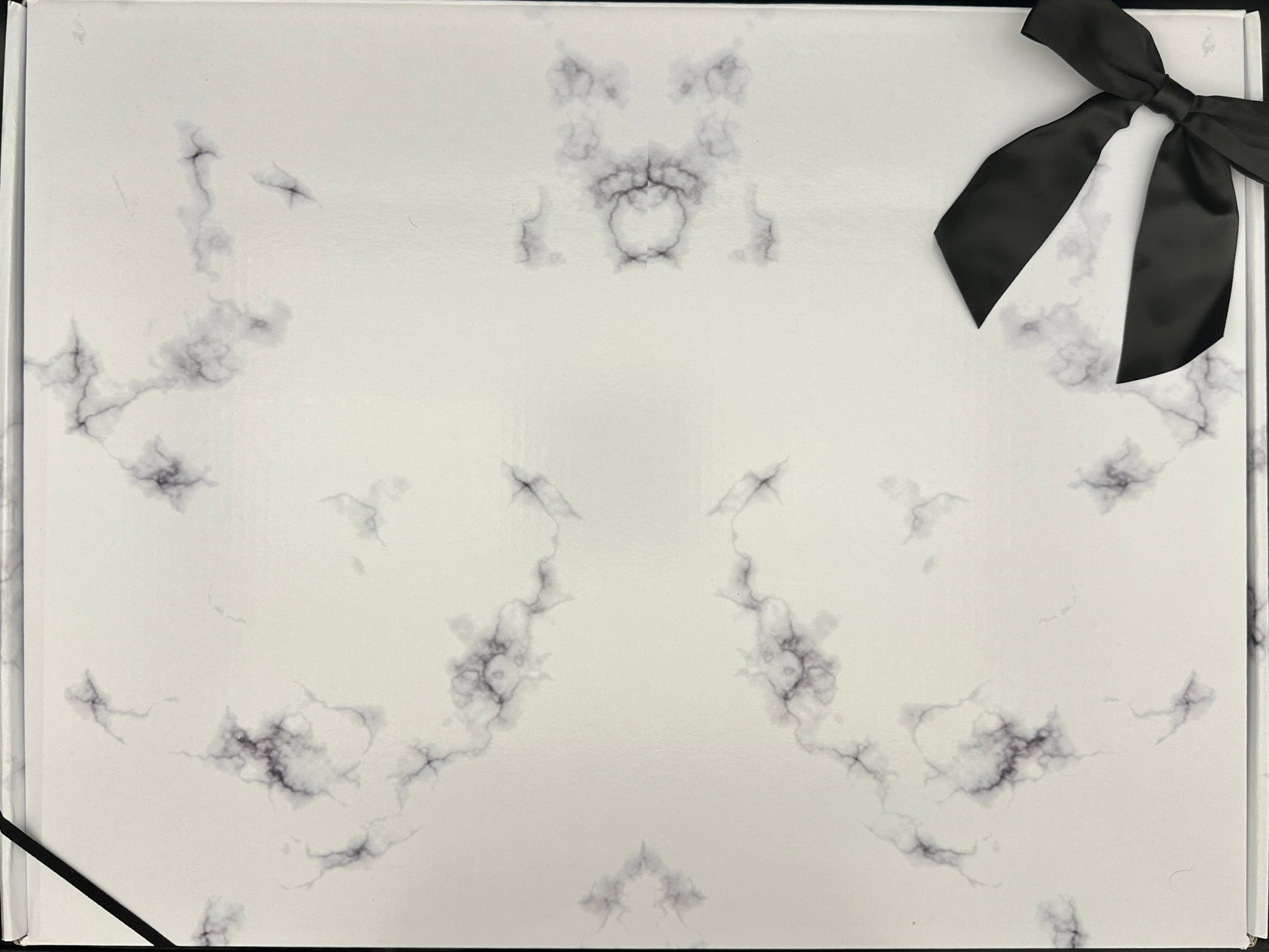 Gift box with marble pattern and black ribbon
